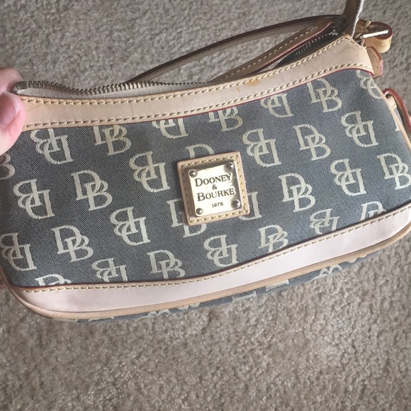 Dooney & Bourke purse - Picture 3 of 3